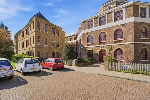 West Park Road, Southall, photo 1