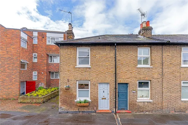 Station Road, Hampton, Middlesex, TW12 2BT, photo 1