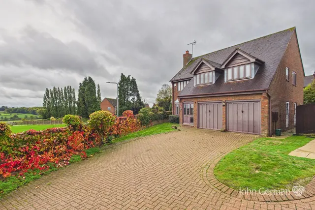 Fradgley Court, Bramshall, photo 1