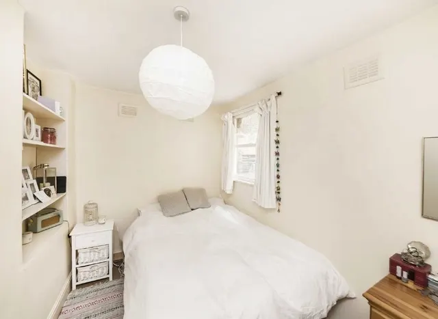 Photo 3 — Edgeley Road, Clapham, SW4