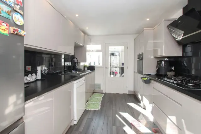 Photo 2 — Tamar Green, Hemel Hempstead, Hertfordshire, HP2 6EP