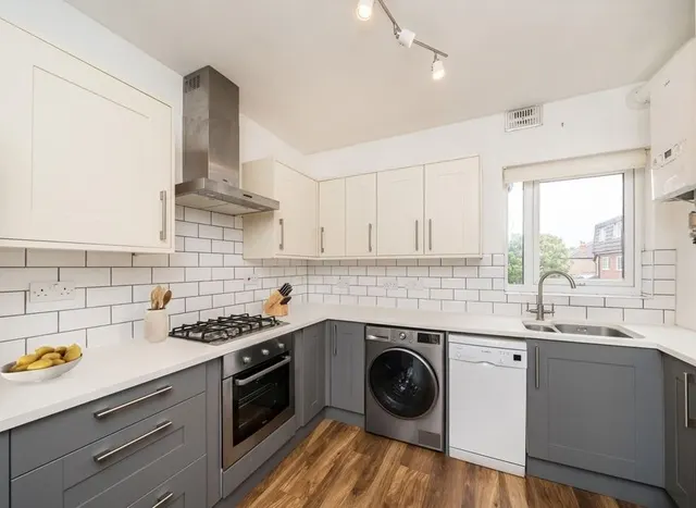 Photo 2 — Tolworth Park Road, Surbiton, KT6