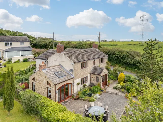 Falhouse Lane Whitley, Dewsbury WF12 0NJ, photo 1