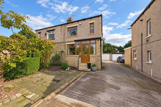 Toftshaw Lane, Bradford, BD4, photo 1