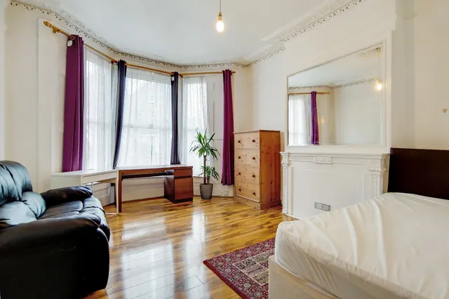 Photo 2 — 63 Victoria Road, London