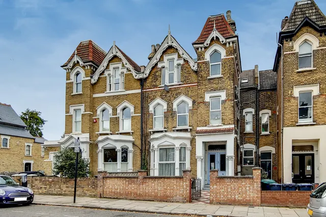 63 Victoria Road, London, photo 1