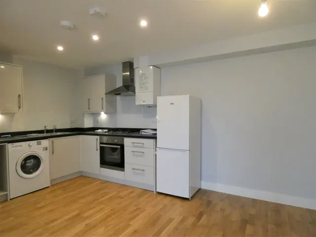 Camp Road, Farnborough, GU14, photo 1
