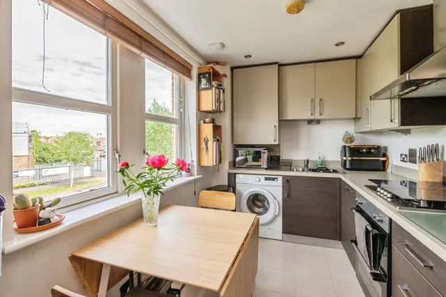 Cavell Court, Basildon, Essex, SS14, photo 1