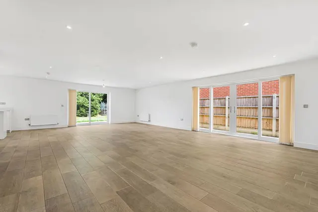 Photo 3 — Regent Way, Brentwood, CM14 4TY