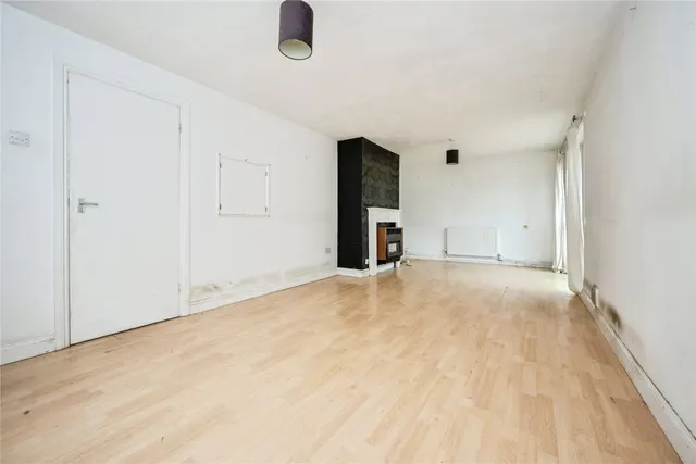 Photo 2 — Meadway, Bedford, Bedfordshire, MK41
