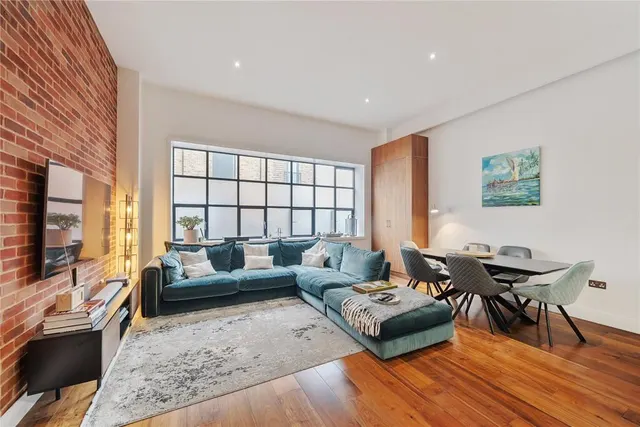 Grenville Place, NW7, photo 1