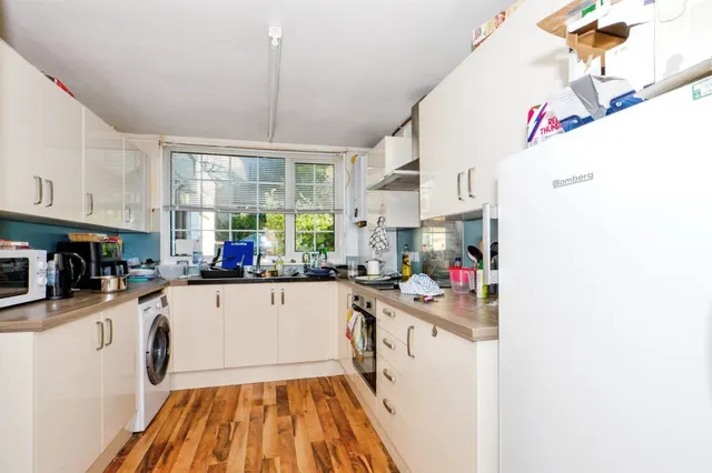 Photo 3 — Somner Close, Canterbury