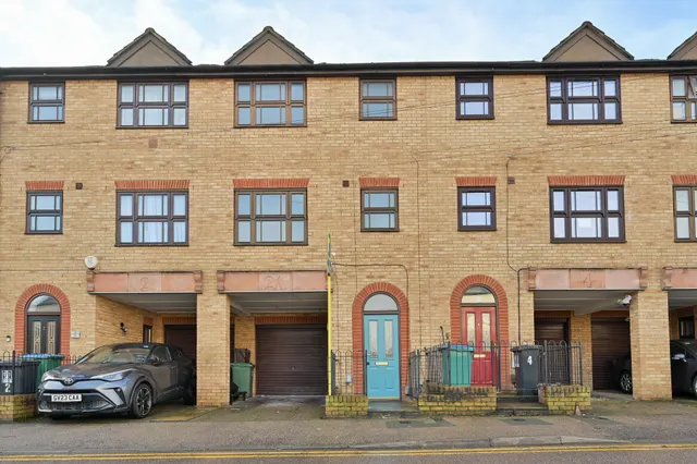 Watford, WD17, photo 1