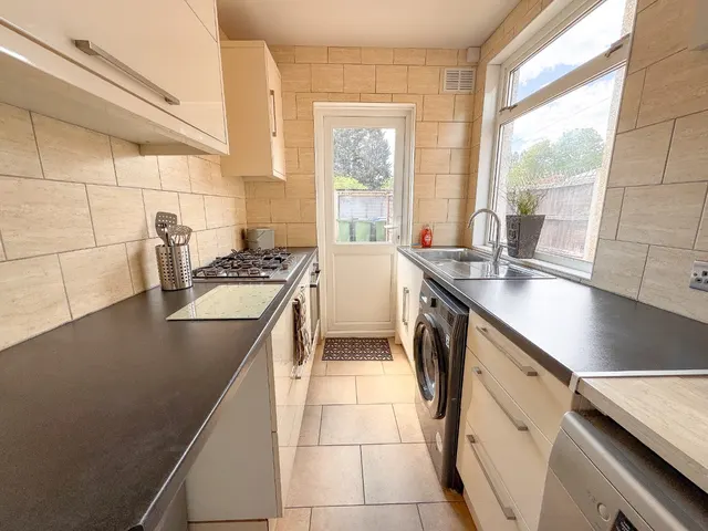 Photo 3 — Warland Road, Plumstead, London, SE18 2EU