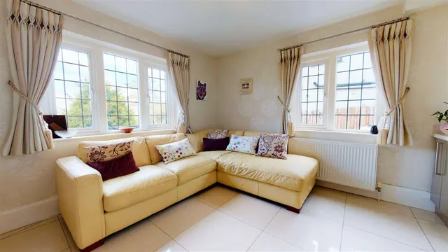 Photo 3 — Spring Grove, Loughton