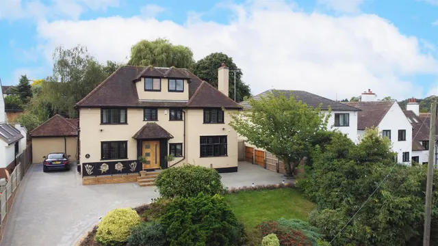 Spring Grove, Loughton, photo 1