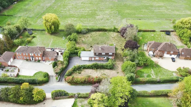 Sanctuary, Monk Sherborne, RG26, photo 2