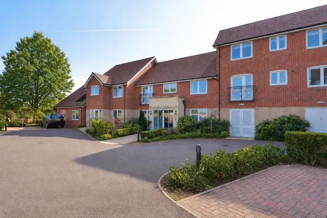 1 bedroom flat, Greyhound Lane, Thame, OX9