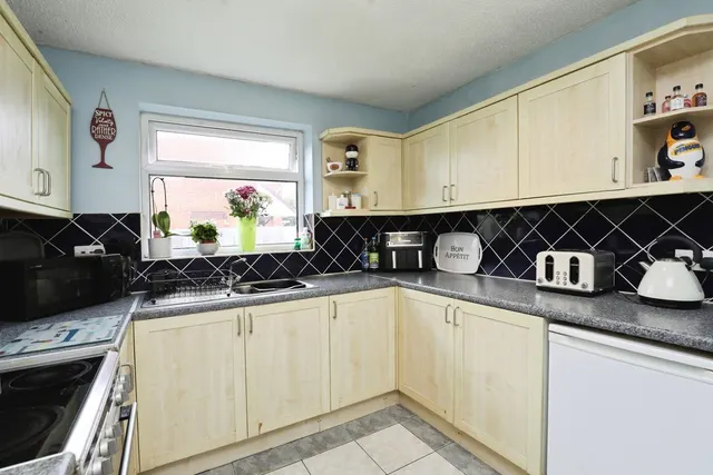 Photo 3 — Aysgarth Avenue, CREWE, Cheshire, CW1