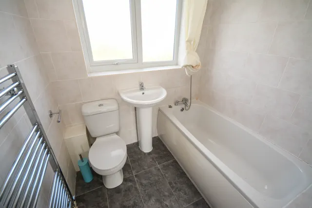 Photo 3 — Foyle Close, Lincoln, LN5 8TD