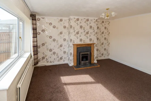 Photo 2 — Foyle Close, Lincoln, LN5 8TD