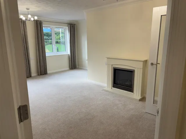 Great Tattenhams, Epsom, KT18, photo 2