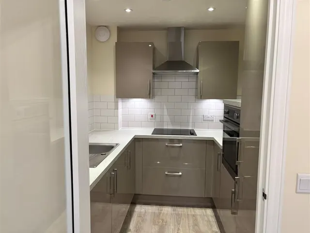 Great Tattenhams, Epsom, KT18, photo 3
