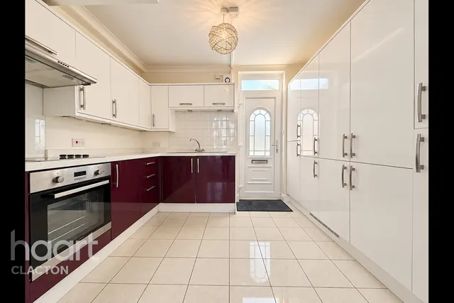 The Grove, Clacton-On-Sea, CO15, photo 2