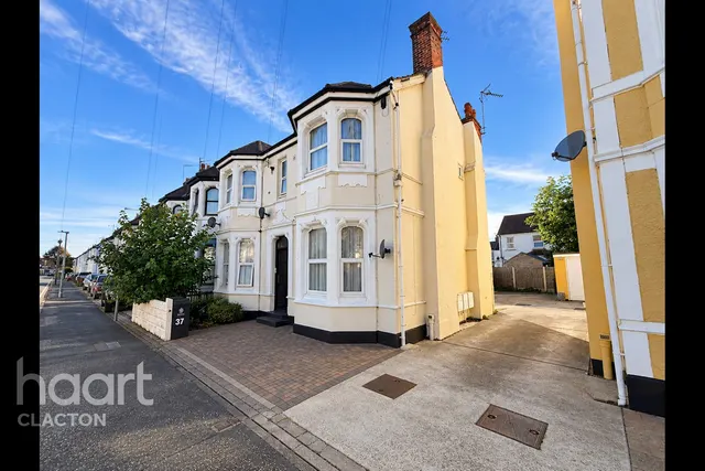 The Grove, Clacton-On-Sea, CO15, photo 1