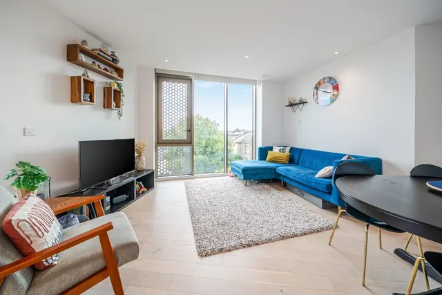 Balham High Road, London, SW17, photo 3