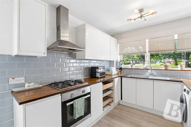 The Knowle, Basildon, SS16, photo 2