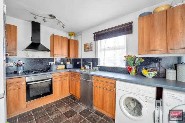Kilross Road, Feltham, photo 2