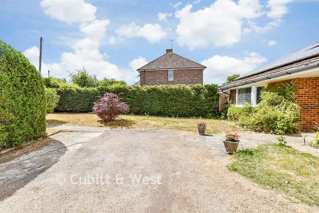 Handcross Road, Plummers Plain, RH13, photo 2
