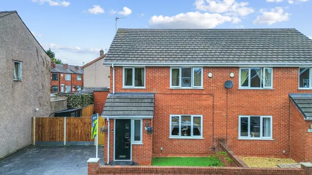 Bank Street, Golborne, Warrington, Warrington, WA3 3SA, photo 1