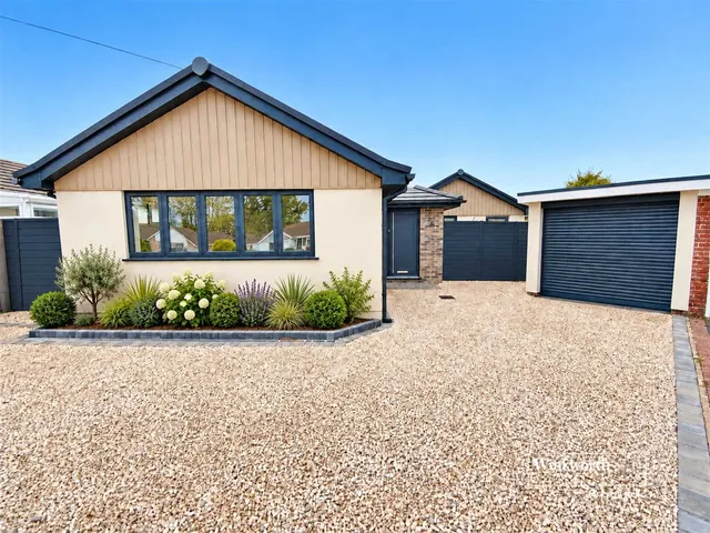 Dunlin Close, Christchurch, BH23, photo 1