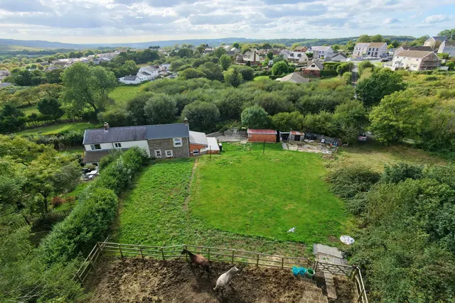 Photo 3 — 69 Heol yr Ysgol, Cefneithin, SA14