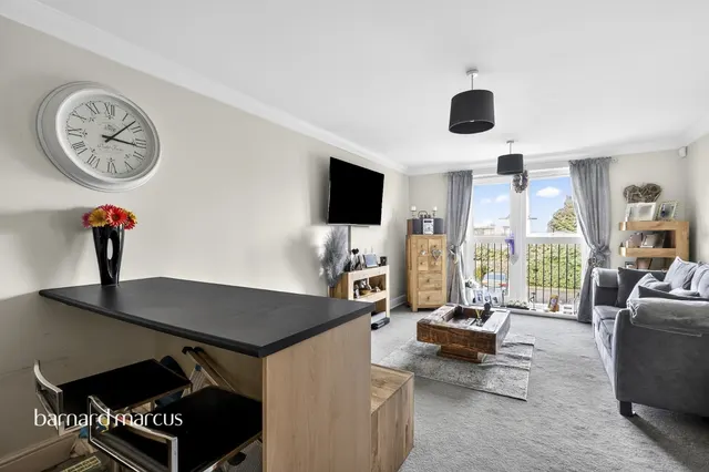 Kingston Road, Epsom, photo 1