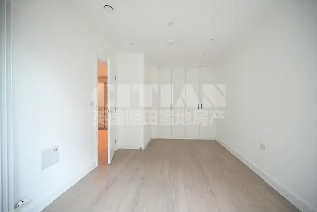 Seagull Lane, London, E16, photo 2