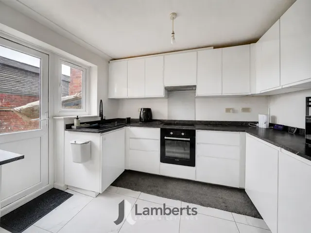 Photo 2 — 103 Evesham Road, Redditch