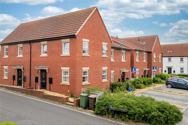 Kempston Road, Featherstone, WF7, photo 1
