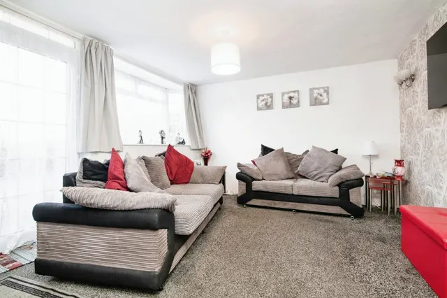 Eastfield Road, Tipton, DY4, photo 2