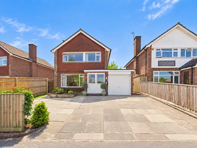 Hithercroft Road, High Wycombe, HP13, photo 1