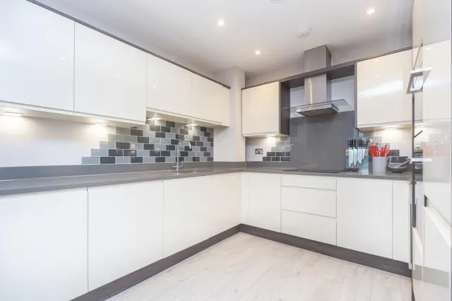 Kings Road, Fleet, GU51, photo 2