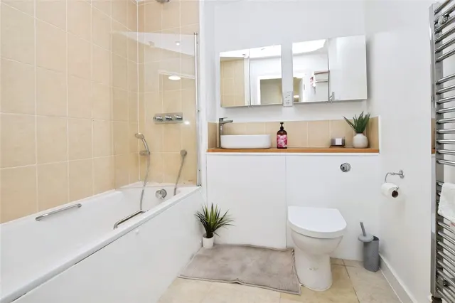 Aqua Court, Serpentine Close, Chadwell Heath, Romford, RM6, photo 1