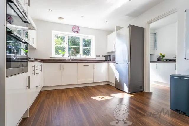 Blazey Drive, Wymondham, NR18, photo 2
