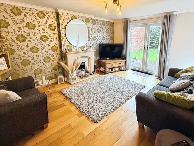 Photo 3 — Aldcliffe Crescent, Doncaster, South Yorkshire, DN4