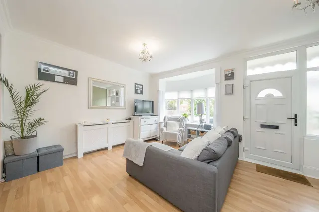 Hartham Road, TW7, photo 2