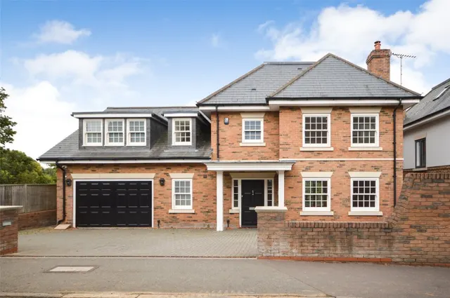 with 5 bedrooms in Rye Street, Bishops Stortford, CM23, photo 3