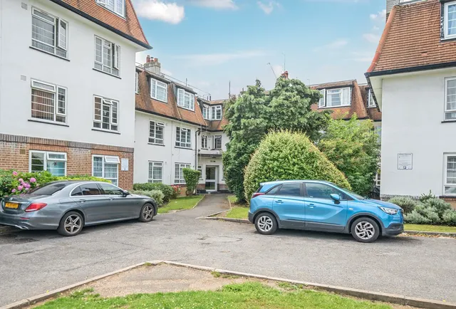 London Road, Morden, SM4 5HQ, photo 1