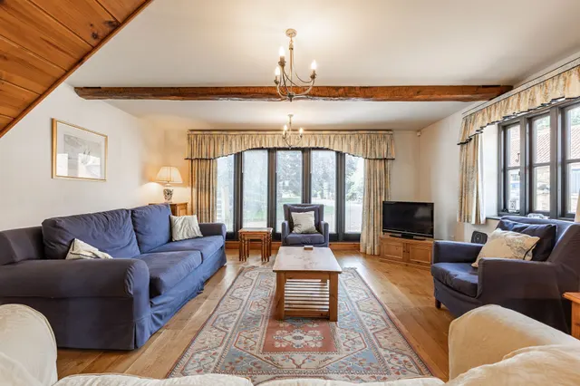 Charming Barn Conversion in Old Hunst, photo 2